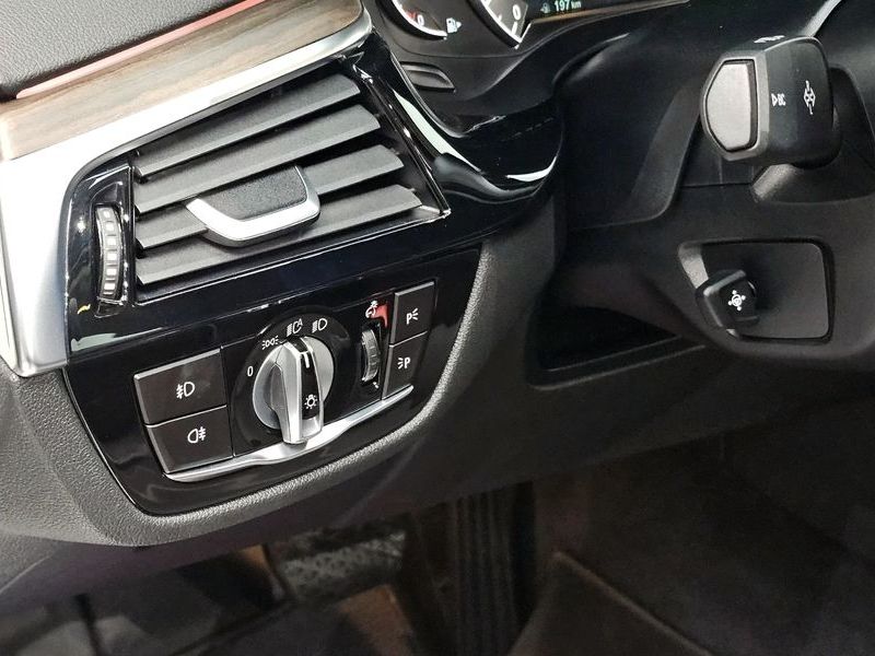 2019 BMW 5 Series 530i Luxury Plus photo 16