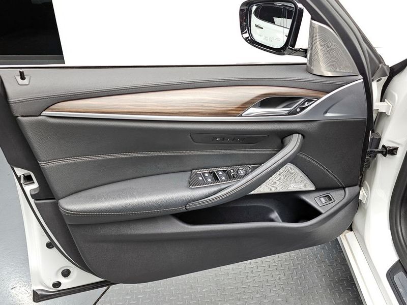 2019 BMW 5 Series 530i Luxury Plus photo 24