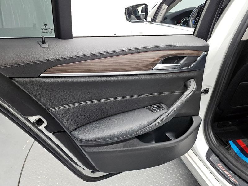 2019 BMW 5 Series 530i Luxury Plus photo 25