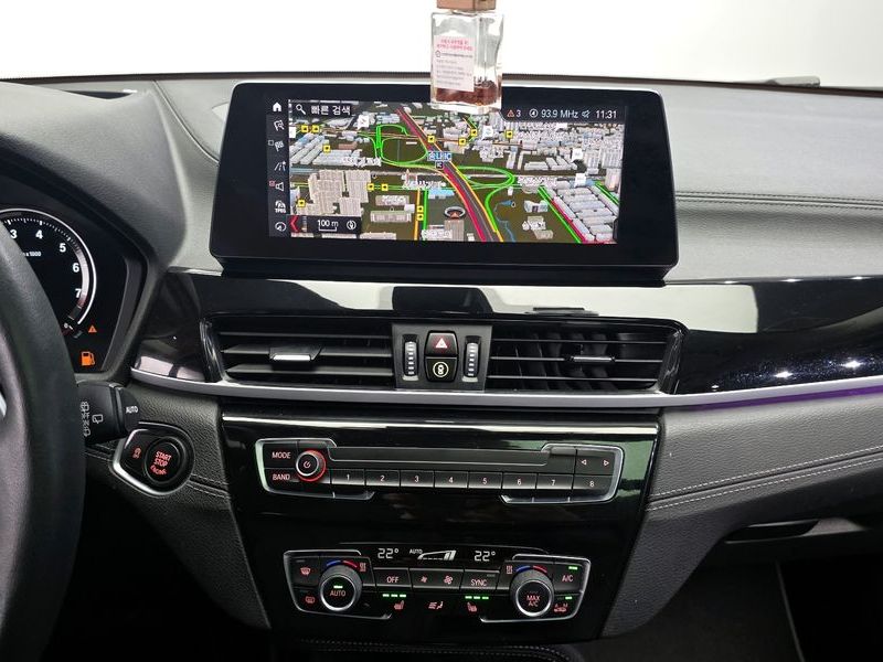 2022 BMW X2 xDrive20i Advantage photo 14