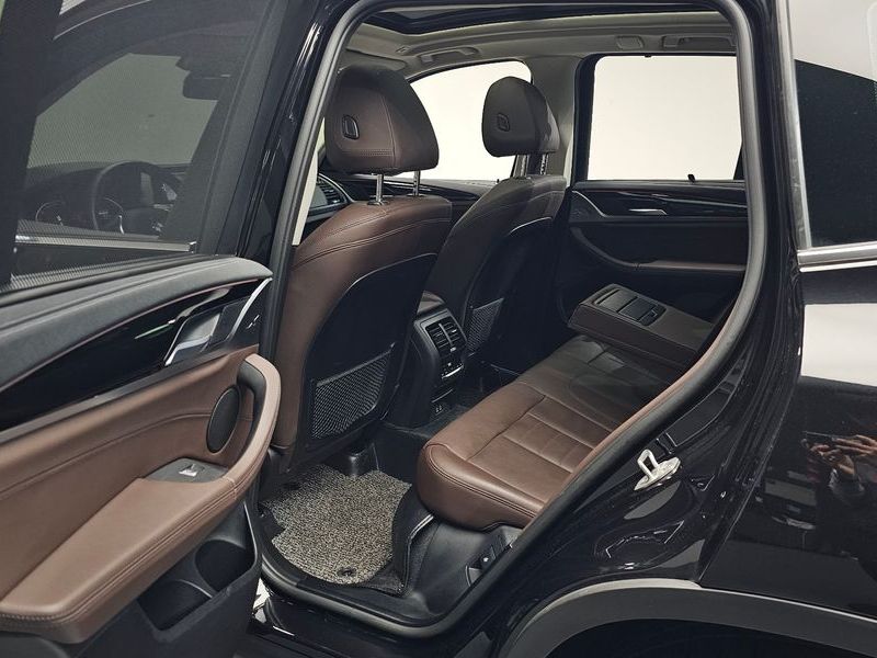 2021 BMW X3 xDrive 20i Luxury photo 11