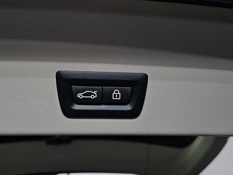 2021 BMW X3 xDrive 20i Luxury photo 29