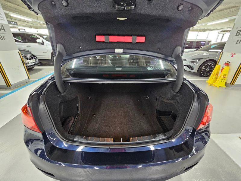 2013 BMW 3 Series 320d photo 9