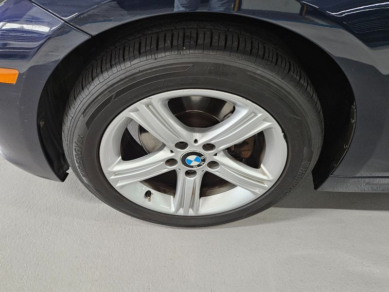 2013 BMW 3 Series 320d photo 12