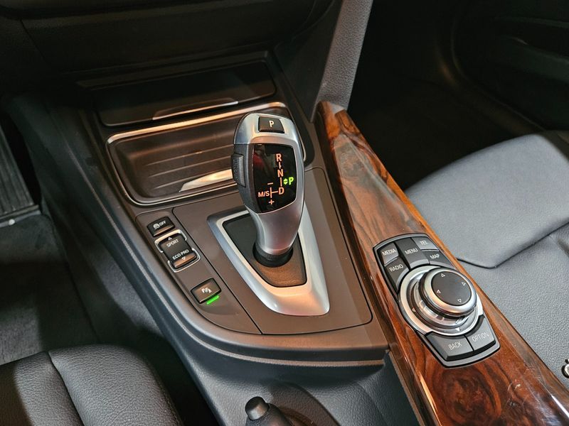 2013 BMW 3 Series 320d photo 20