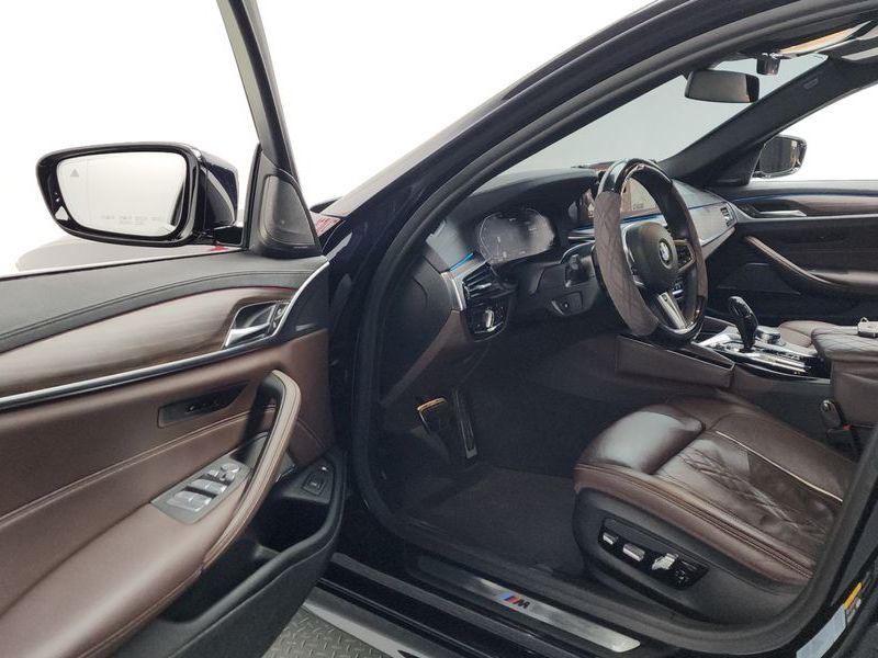 2021 BMW 5 Series 530e M Sport photo 10