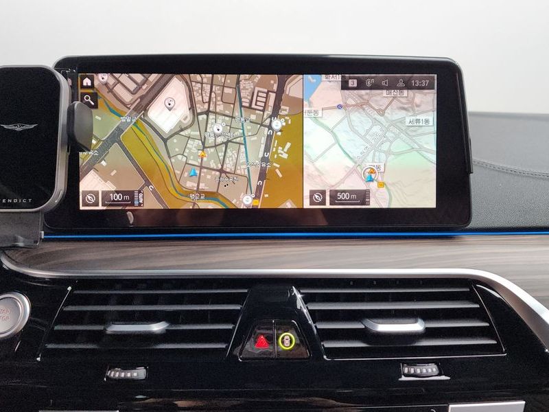 2021 BMW 5 Series 530e M Sport photo 12