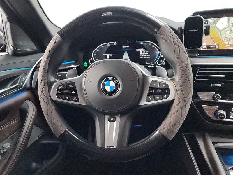 2021 BMW 5 Series 530e M Sport photo 13