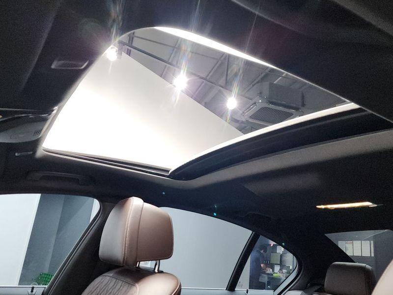 2021 BMW 5 Series 530e M Sport photo 18