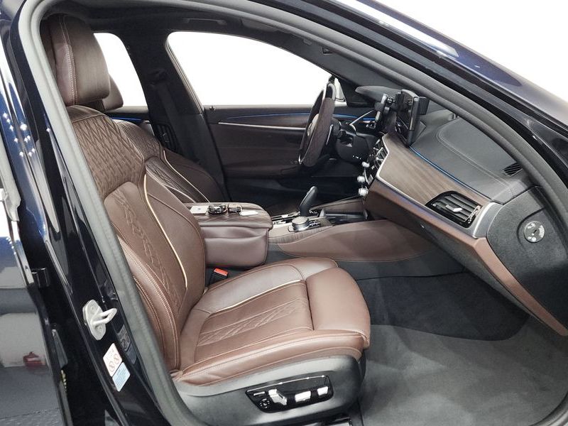 2021 BMW 5 Series 530e M Sport photo 26