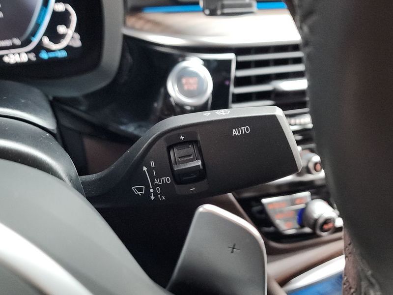 2021 BMW 5 Series 530e M Sport photo 29