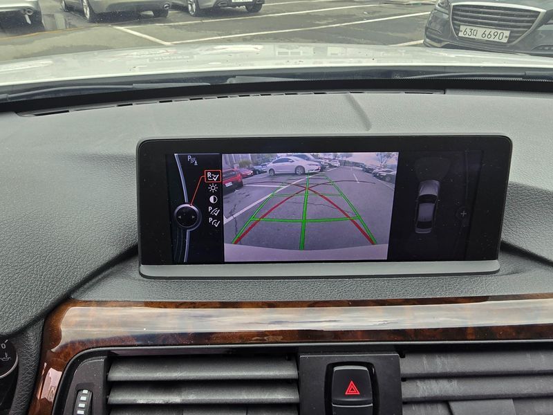 2012 BMW 3 Series 320i photo 7