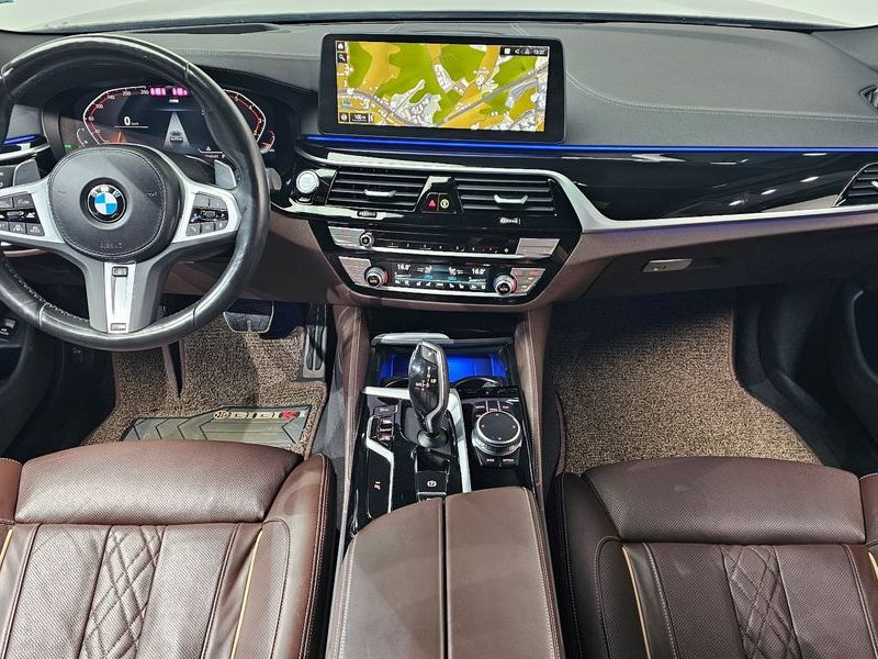 2022 BMW 5 Series 530i xDrive M Sport Package photo 7