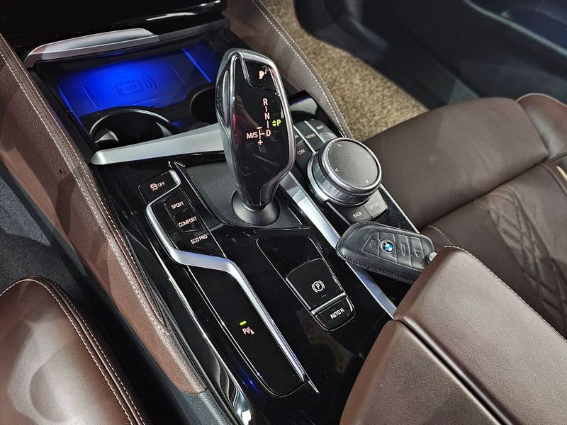 2022 BMW 5 Series 530i xDrive M Sport Package photo 9