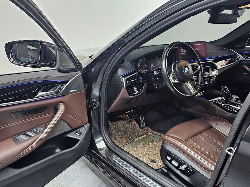 2022 BMW 5 Series 530i xDrive M Sport Package photo 10