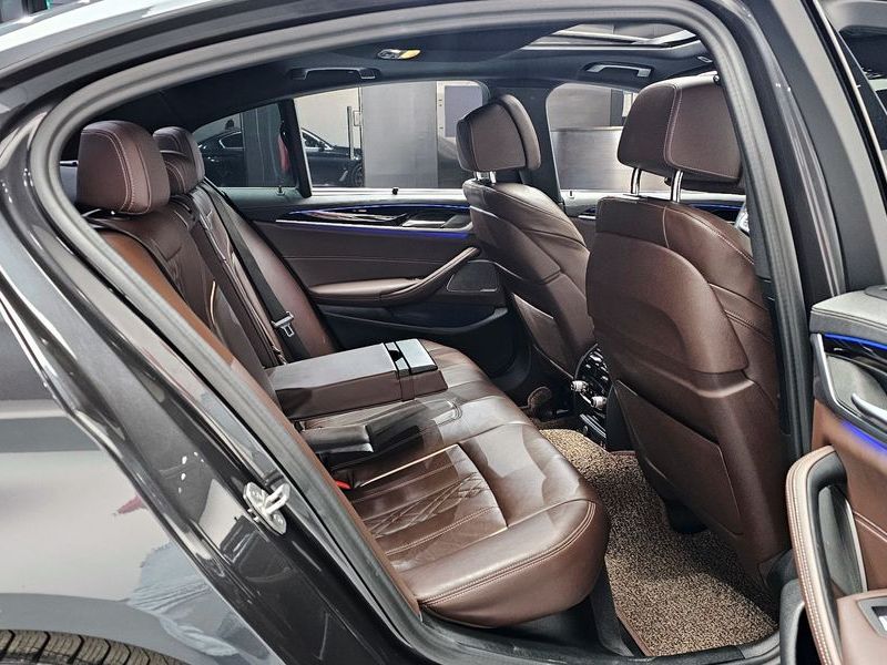 2022 BMW 5 Series 530i xDrive M Sport Package photo 11