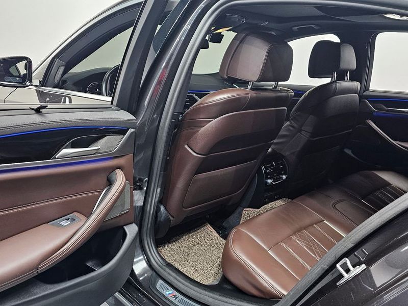 2022 BMW 5 Series 530i xDrive M Sport Package photo 12