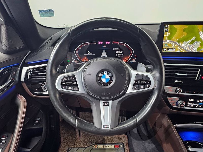 2022 BMW 5 Series 530i xDrive M Sport Package photo 13