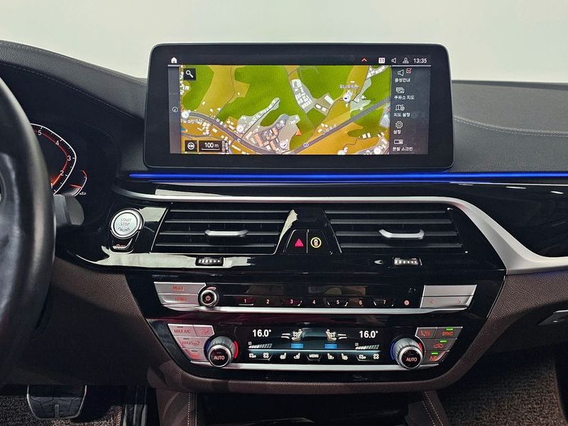 2022 BMW 5 Series 530i xDrive M Sport Package photo 14