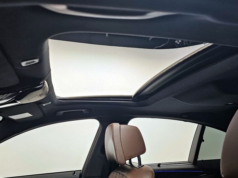 2022 BMW 5 Series 530i xDrive M Sport Package photo 19