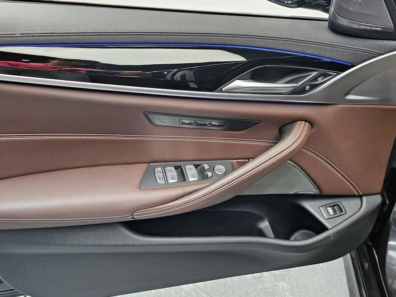 2022 BMW 5 Series 530i xDrive M Sport Package photo 24