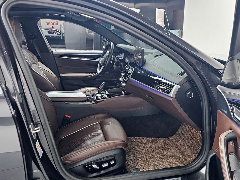2022 BMW 5 Series 530i xDrive M Sport Package photo 26
