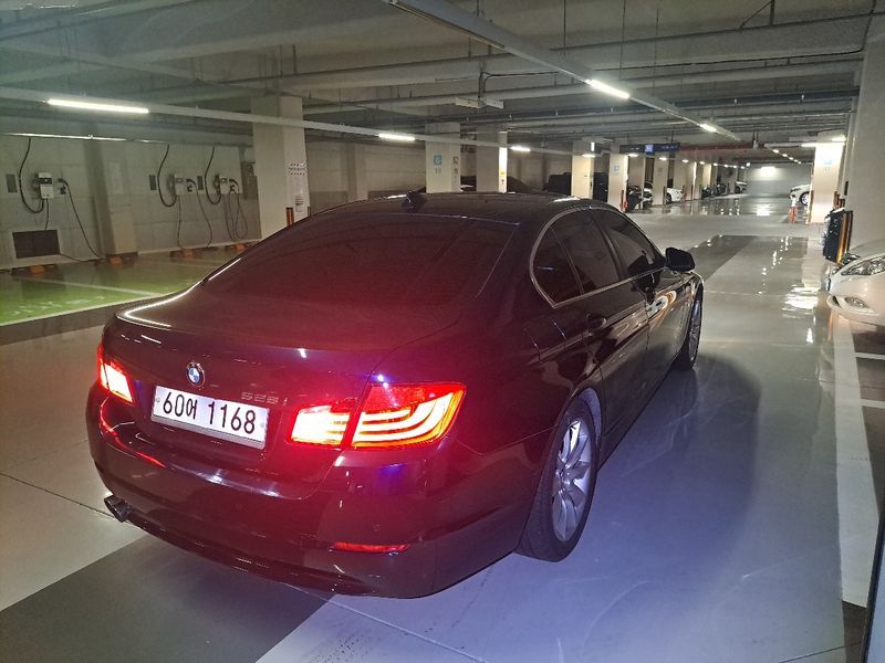 2012 BMW 5 Series 528i photo 7