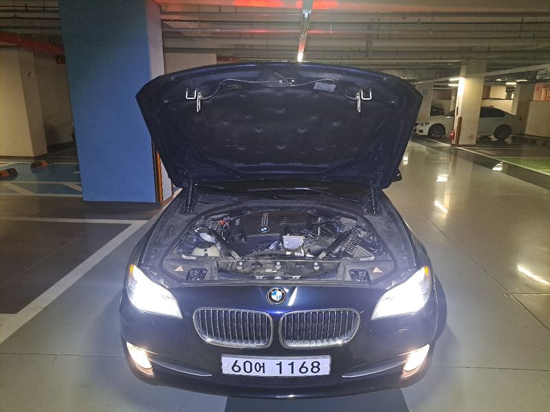 2012 BMW 5 Series 528i photo 11