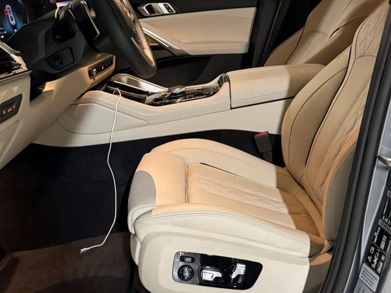 2026 BMW X6 xDrive40d M Sport Online Exclusive photo 7