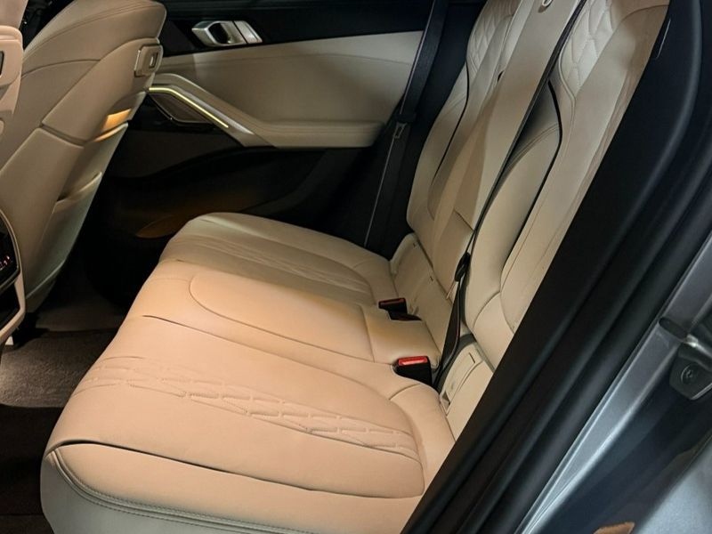 2026 BMW X6 xDrive40d M Sport Online Exclusive photo 10