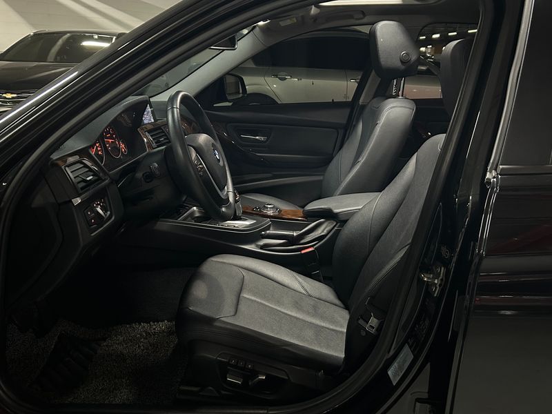 2013 BMW 3 Series 320i photo 10