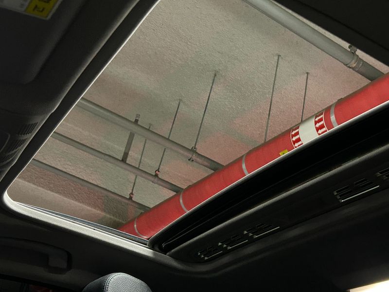2013 BMW 3 Series 320i photo 11