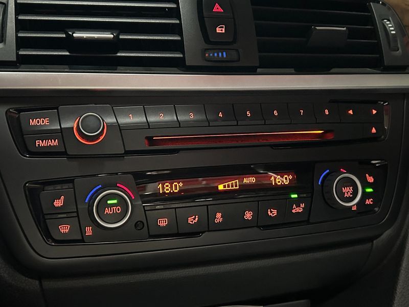 2013 BMW 3 Series 320i photo 14