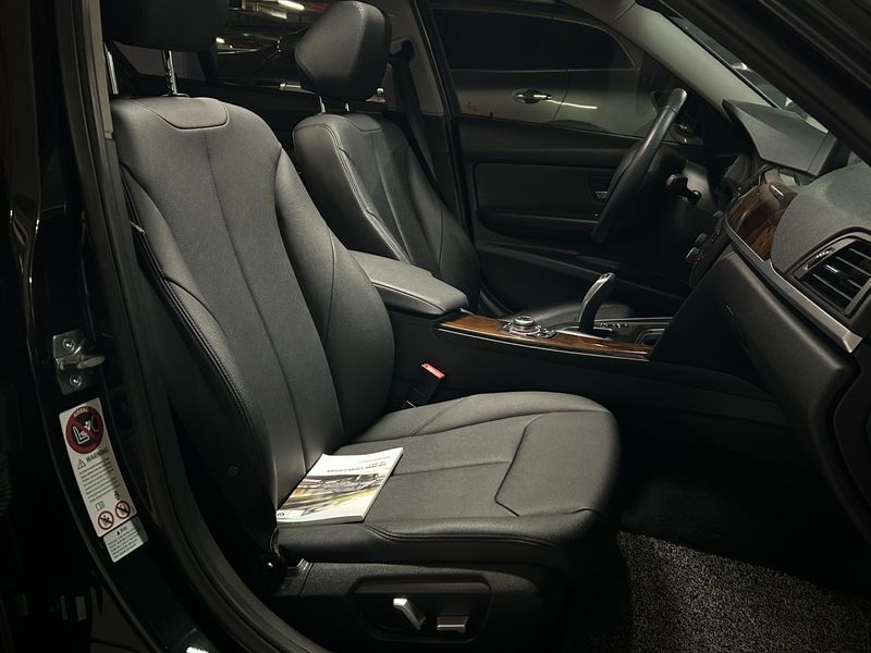 2013 BMW 3 Series 320i photo 15