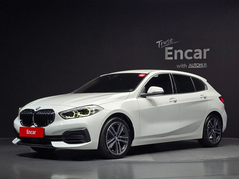 2022 BMW 1 Series 120i Advantage photo 1