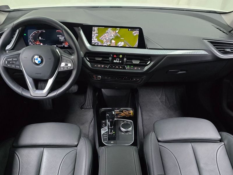 2022 BMW 1 Series 120i Advantage photo 7