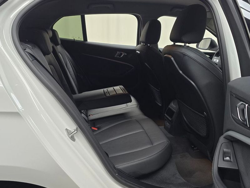 2022 BMW 1 Series 120i Advantage photo 11