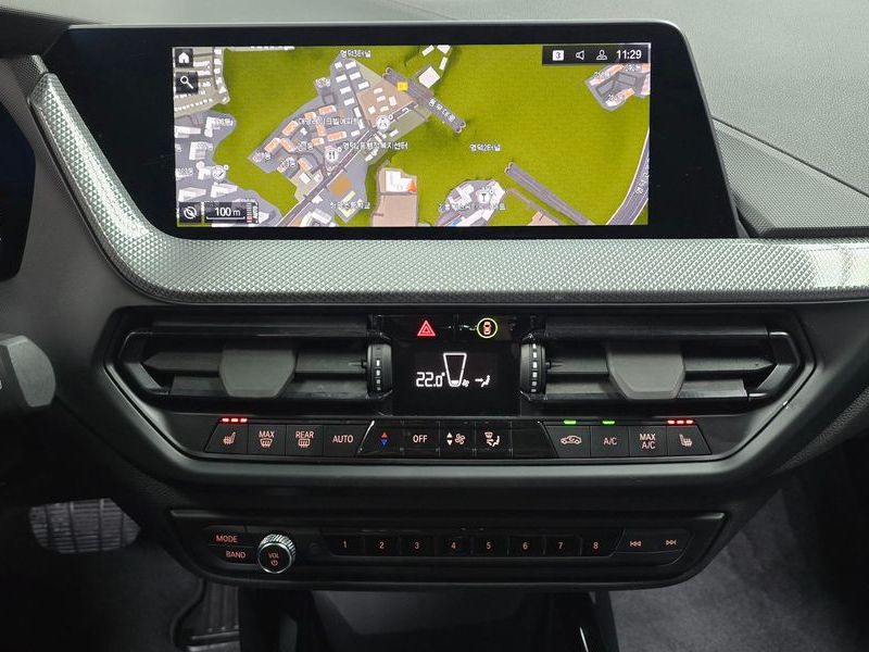 2022 BMW 1 Series 120i Advantage photo 13