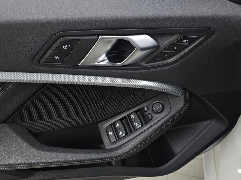 2022 BMW 1 Series 120i Advantage photo 17