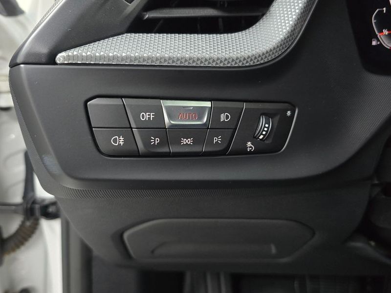 2022 BMW 1 Series 120i Advantage photo 18
