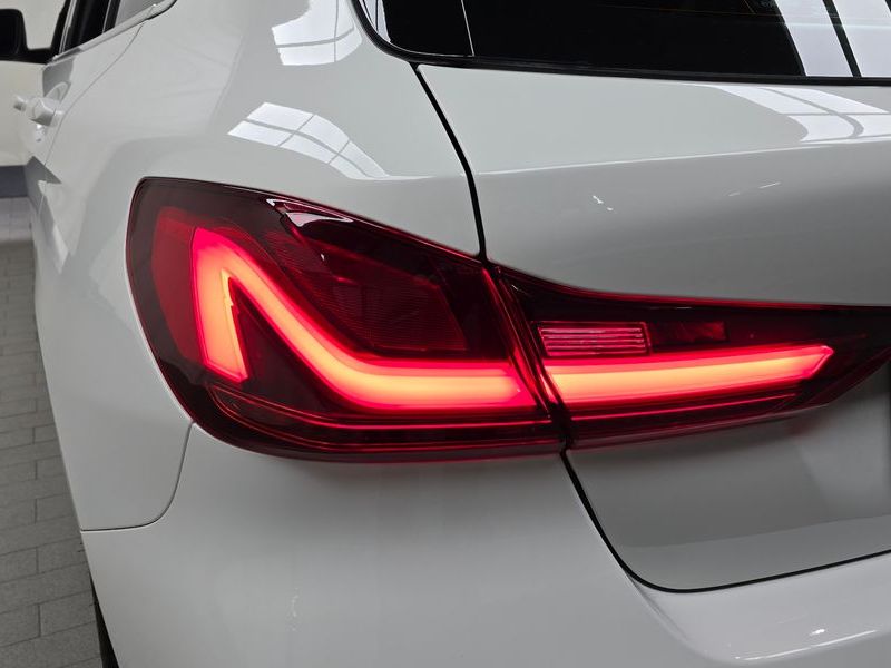 2022 BMW 1 Series 120i Advantage photo 23