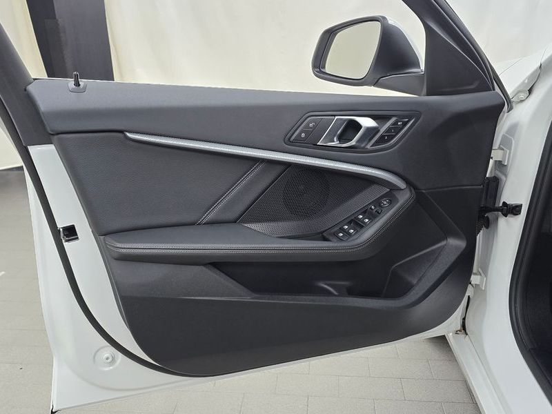 2022 BMW 1 Series 120i Advantage photo 24
