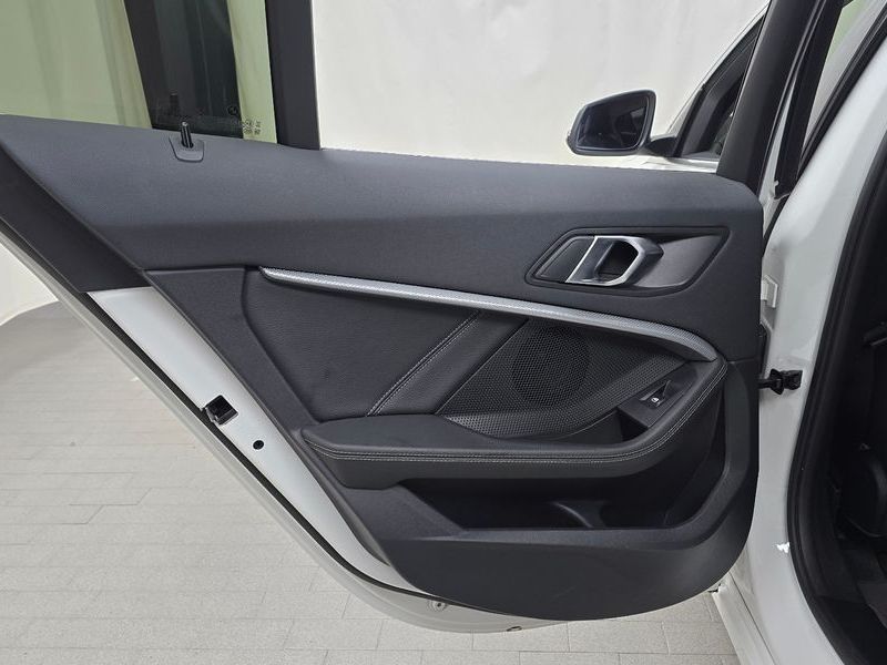 2022 BMW 1 Series 120i Advantage photo 25