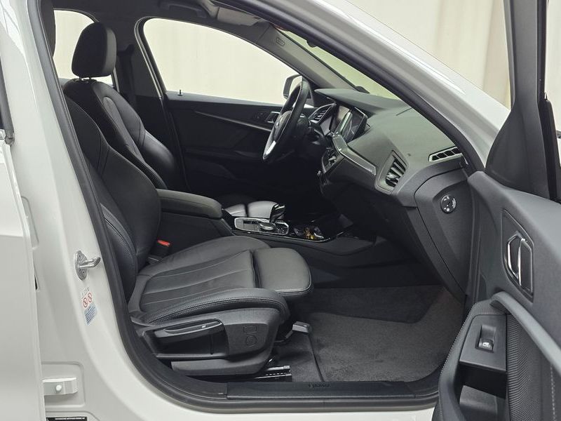2022 BMW 1 Series 120i Advantage photo 26
