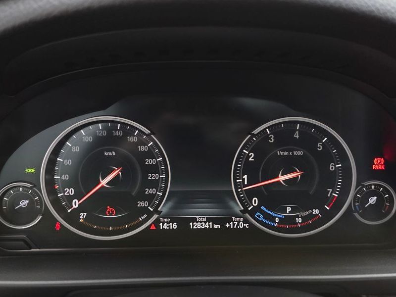 2013 BMW 5 Series 528i photo 8