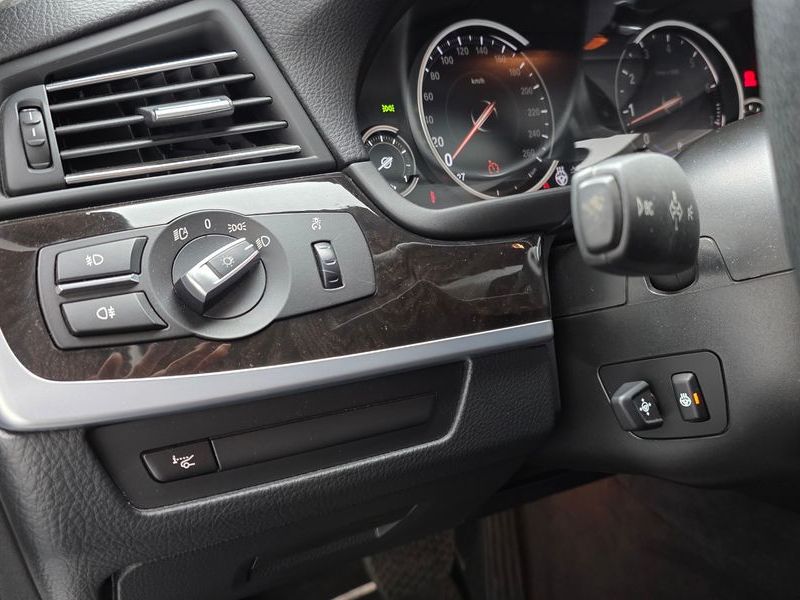2013 BMW 5 Series 528i photo 17