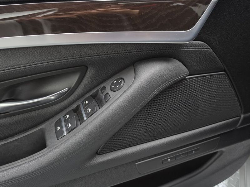 2013 BMW 5 Series 528i photo 18