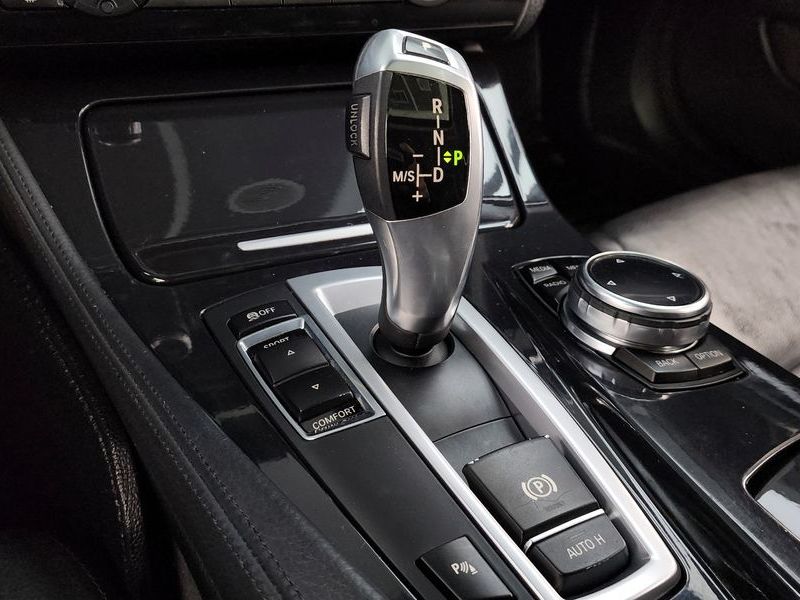 2014 BMW 5 Series 520d photo 9