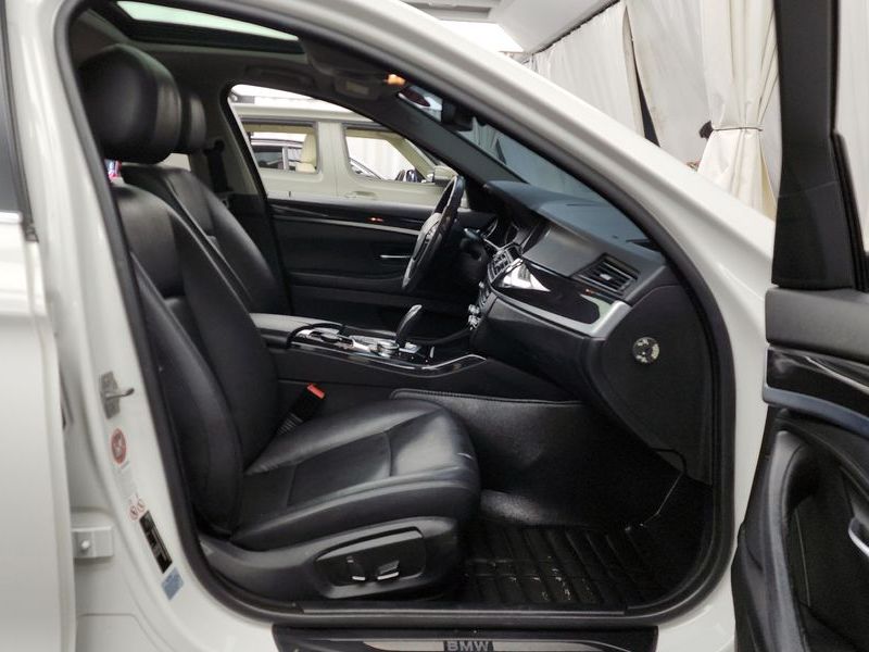 2014 BMW 5 Series 520d photo 11