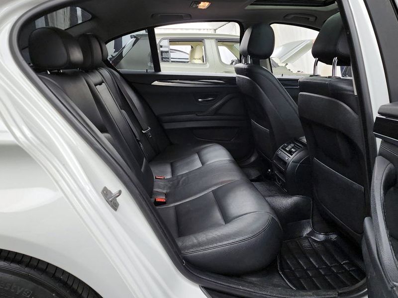 2014 BMW 5 Series 520d photo 12